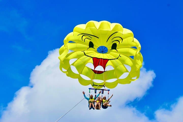 Parasailing in Aruba photo highlight 1