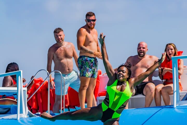 Catamaran Dolphin Snorkeling Cruise: Open bar, Light Lunch & I Love Aruba Shirt photo highlight 15