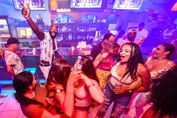Nightlife Barhopping Tour with DJ and Dancing on Party Bus in Aruba photo highlight 7