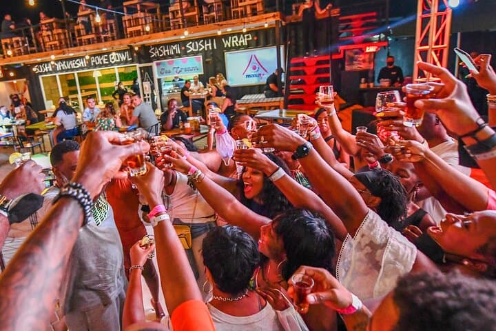 Nightlife Barhopping Tour with DJ and Dancing on Party Bus in Aruba gallery photo 5