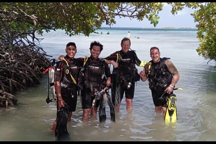 Aruba PADI Discover Scuba Diving Program Non Certified Divers photo highlight 9