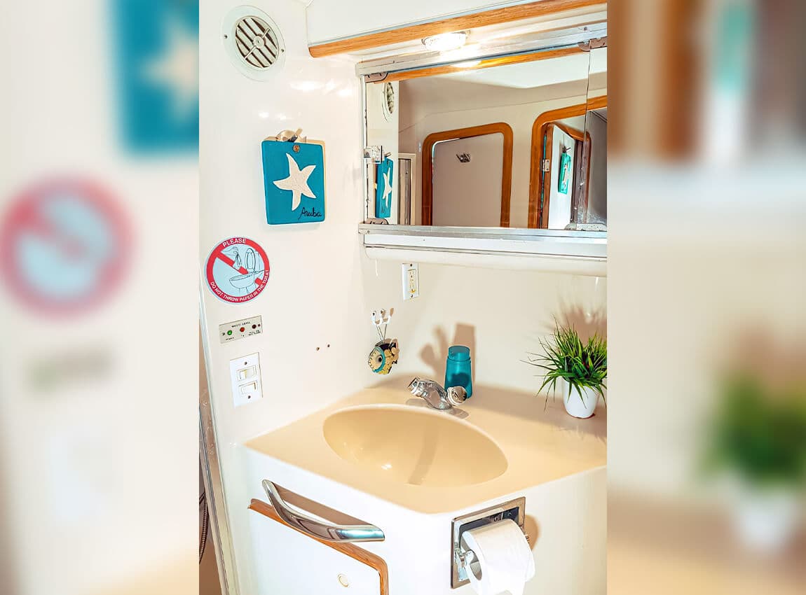44 Ft Luxury Motor Yacht photo highlight 6