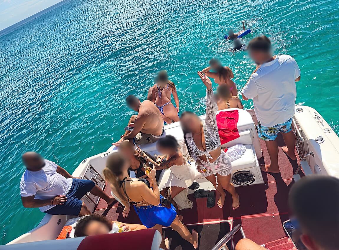44 Ft Luxury Motor Yacht photo highlight 11