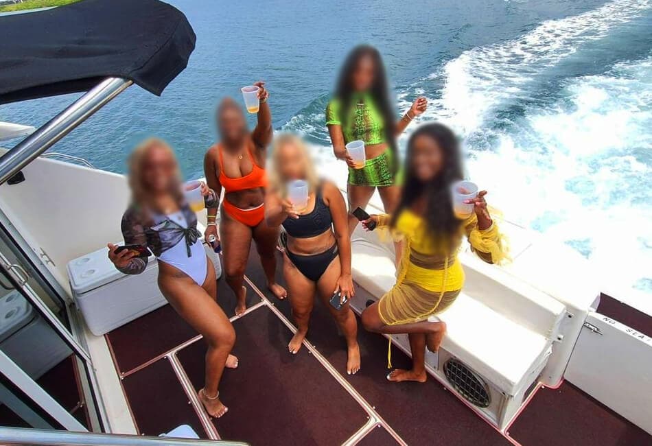 44 Ft Luxury Motor Yacht photo highlight 22