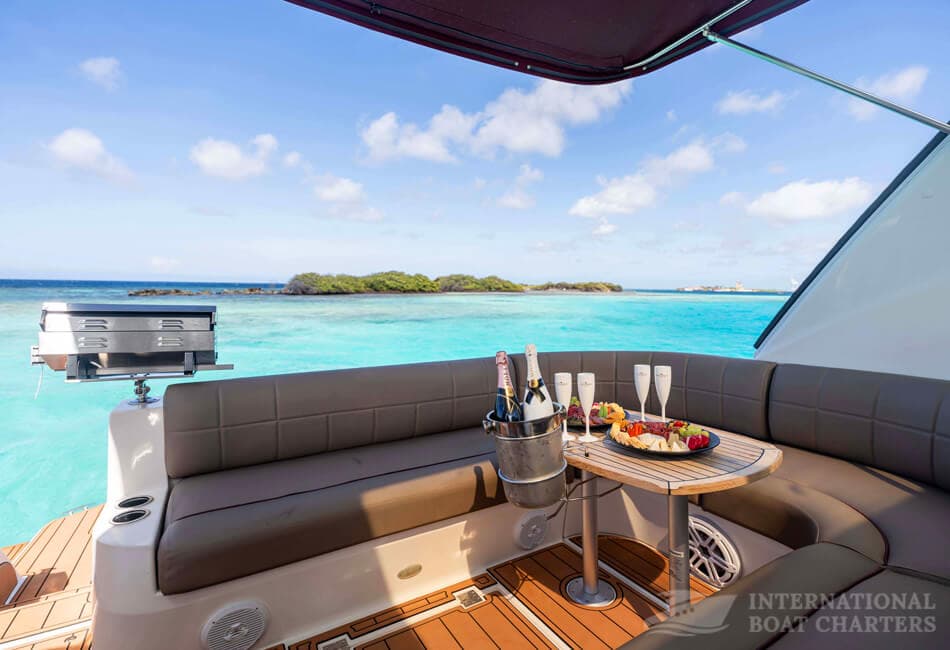 47-Foot Cruiser Express 440 Power Yacht photo highlight 5