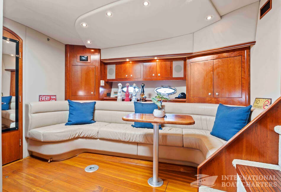 47-Foot Cruiser Express 440 Power Yacht photo highlight 7